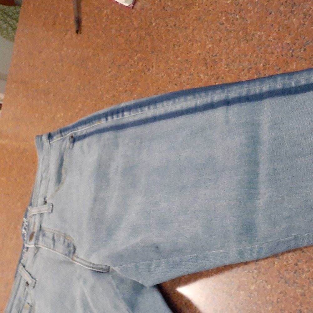 Universal threads lite wash denim striped Jean's size 6 28r